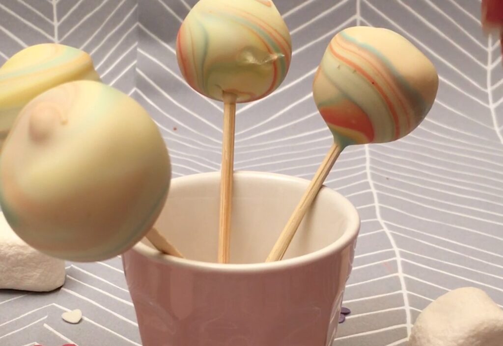 Sucettes chocolat blanc