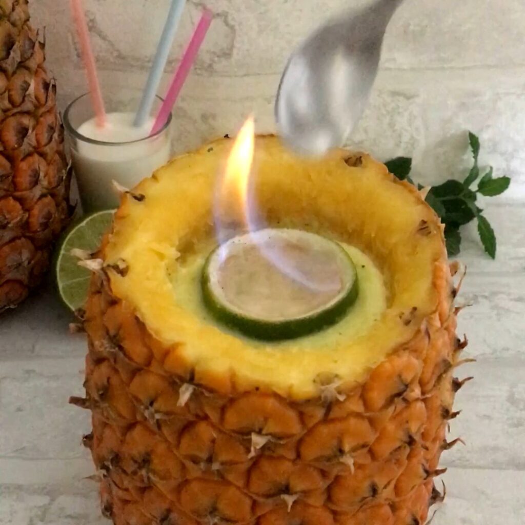 Piña Colada no abacaxi