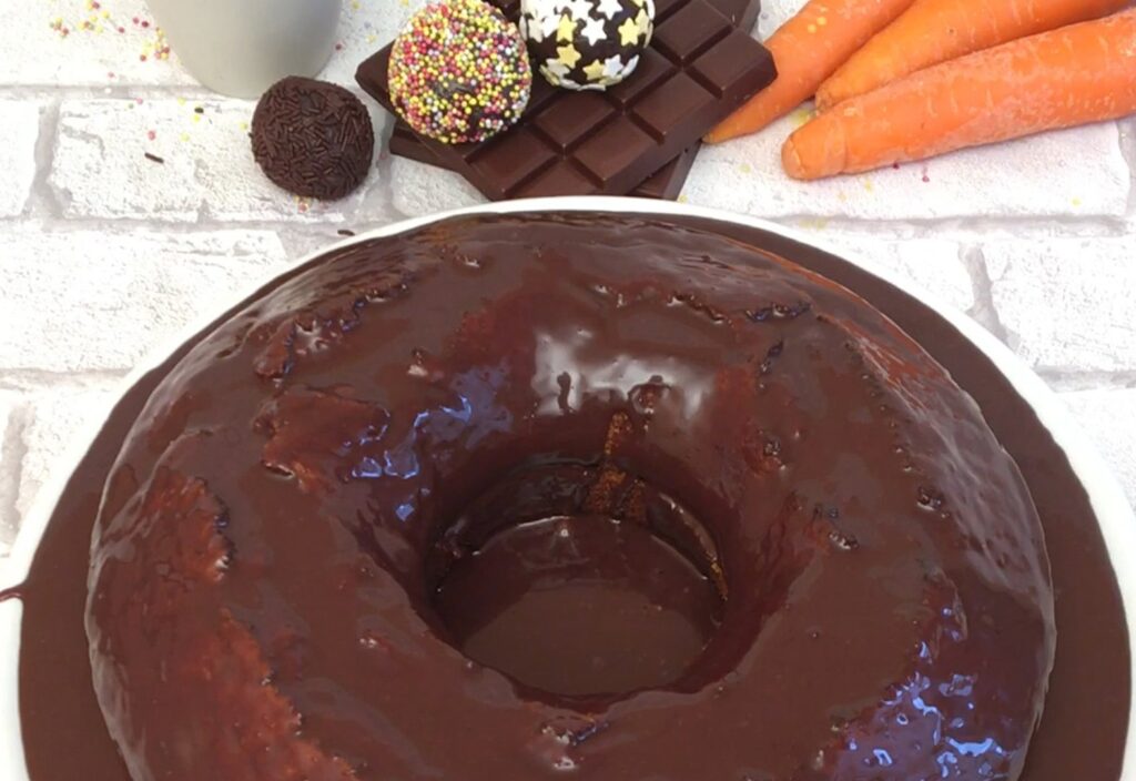 Bolo de cenoura e brigadeiro
