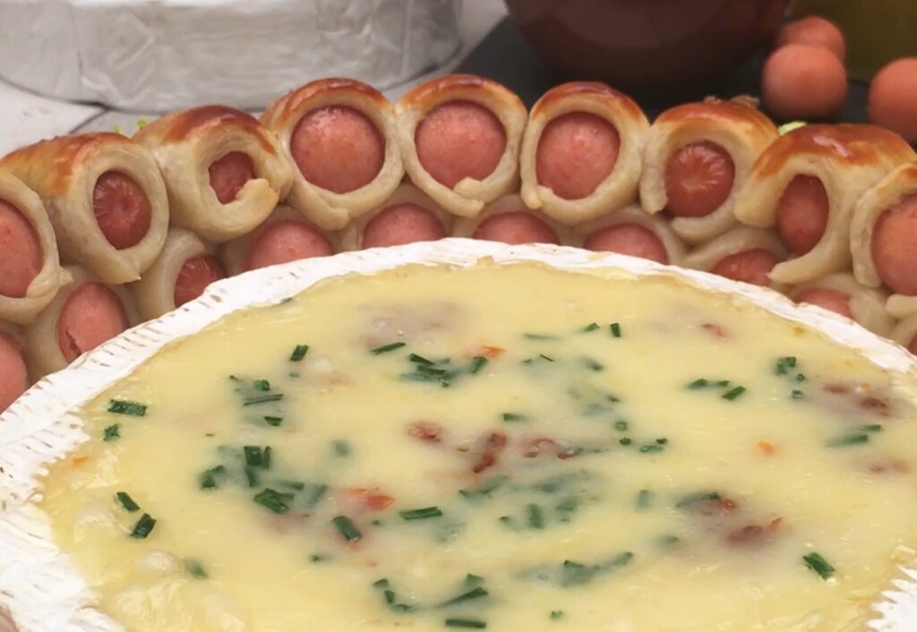 Fondue de queijo com salsicha