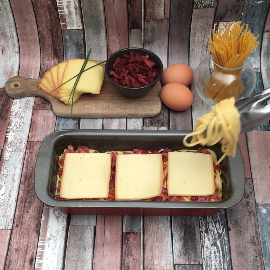 Cheesy Spaghetti Cake