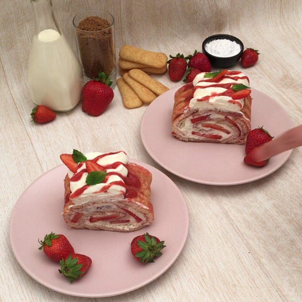 Bolo de rolo de morango