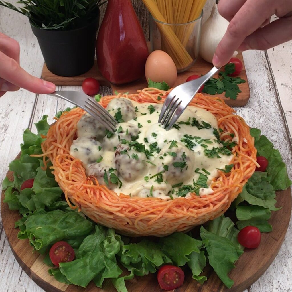 Bol de spaghetti géant