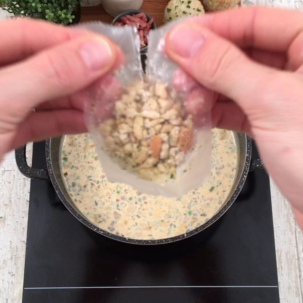 Bacongitter auf Semmelknödel
