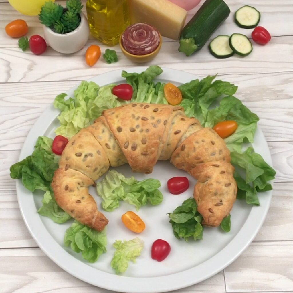 Croissant di verdure ripiene