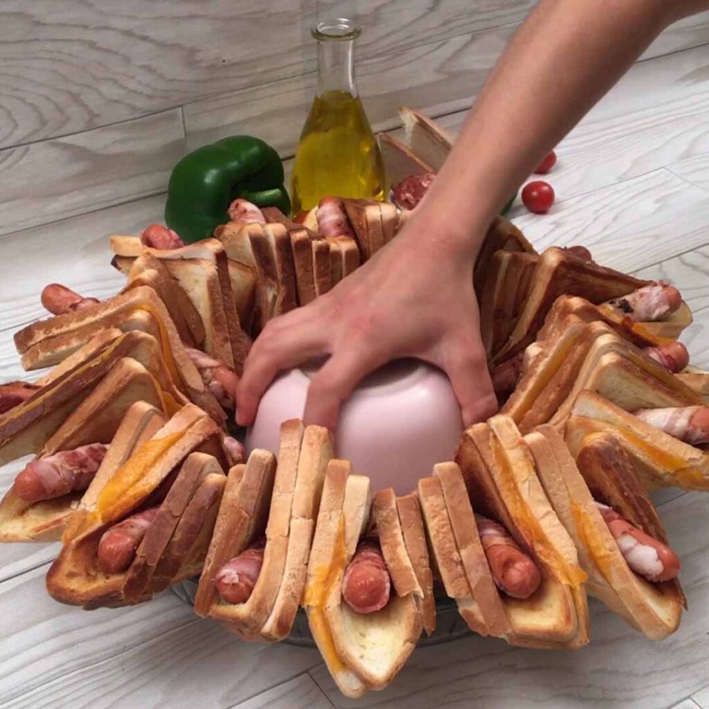 Chili-sandwi-dog!