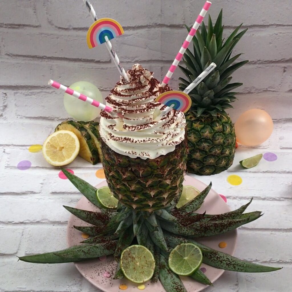 Cocktail ananas on fire