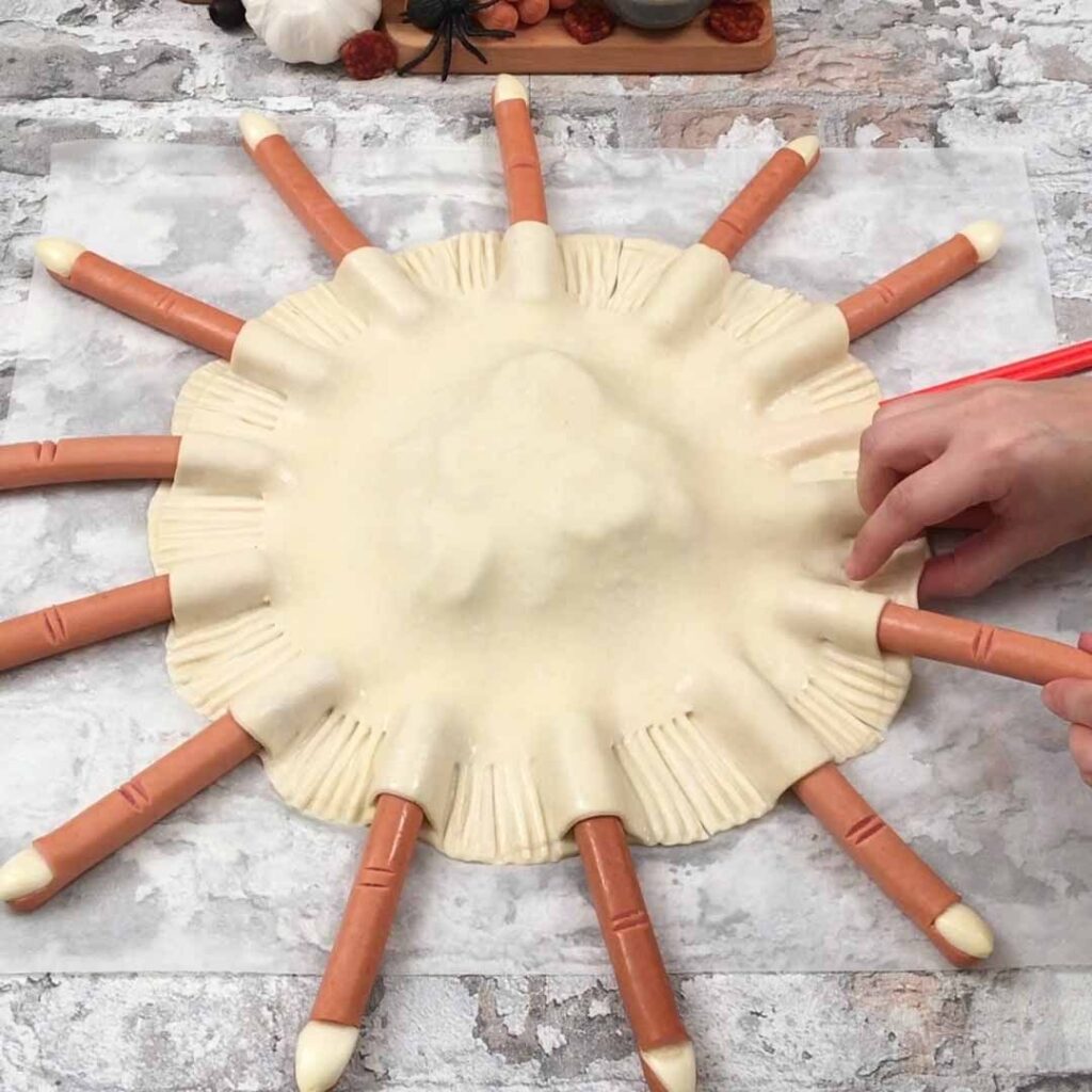 Gruselige Halloween-Pizza