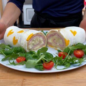 Romantische Omelett-Roulade Romantische Omelett-Roulade