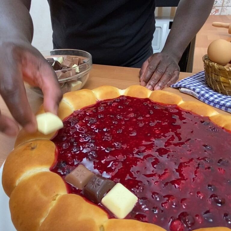 Buchtel-Kuchen mit Vanillesoße
