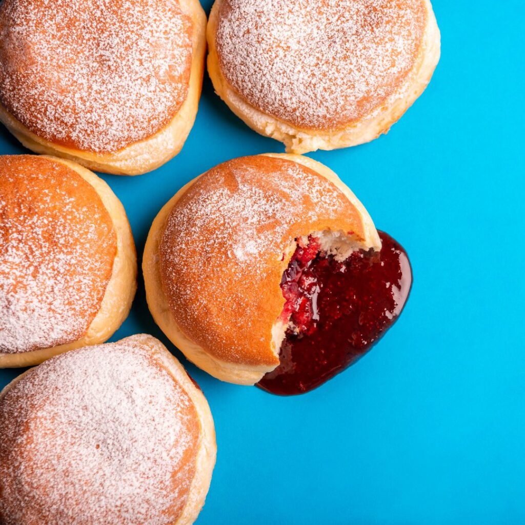 Beignets fourrés à la confiture facile