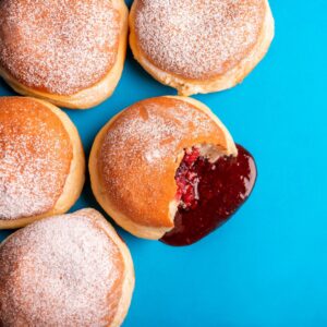 Beignets fourrés à la confiture facile