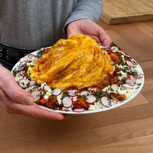 Montaña de chilaquiles!