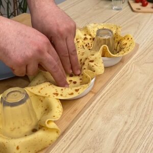 Fiori di crespelle e uova