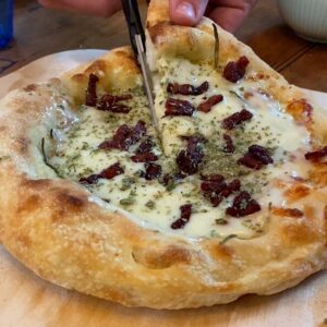 La pizza mont d&rsquo;or au feu de cheminée