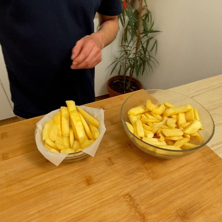 Gyros im Pommes-Schälchen Gyros im Pommes-Schälchen