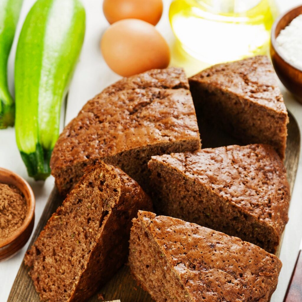 Gâteau au chocolat avec de la courgette