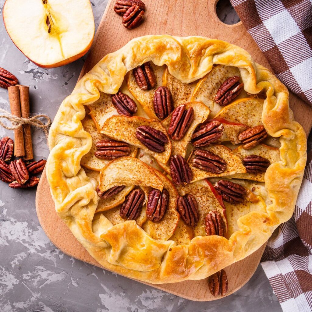 Tarte aux noix de pécan et pommes