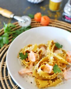 Pâtes fraîches maison au curry et truite fumée