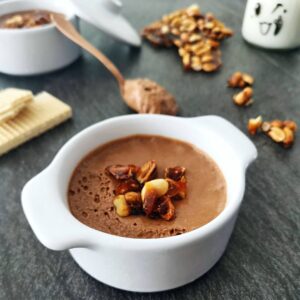 Mousses praliné et cacahuètes caramélisées
