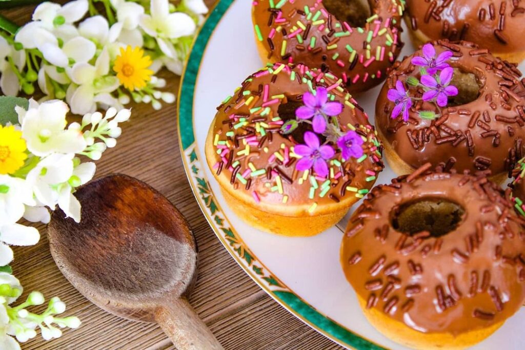 Donuts à la banane au four