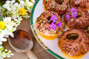Donuts à la banane au four