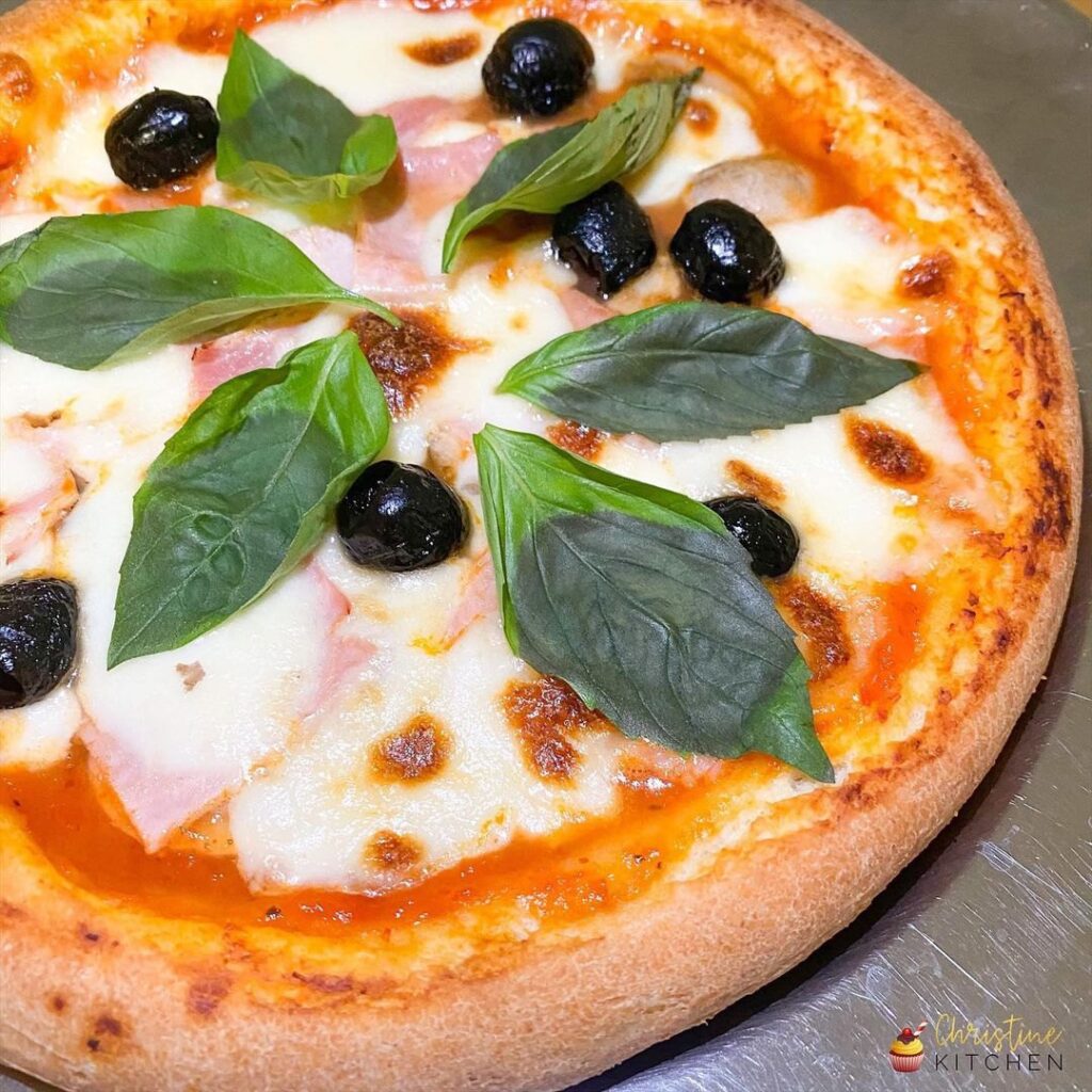 Pâte à pizza maison et garniture au choix