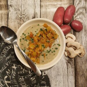 Velouté de champignons aux ravioles frits