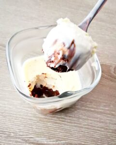 Mousses aux chocolat noir et blanc