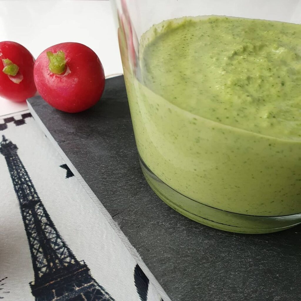 Pesto de fanes de radis