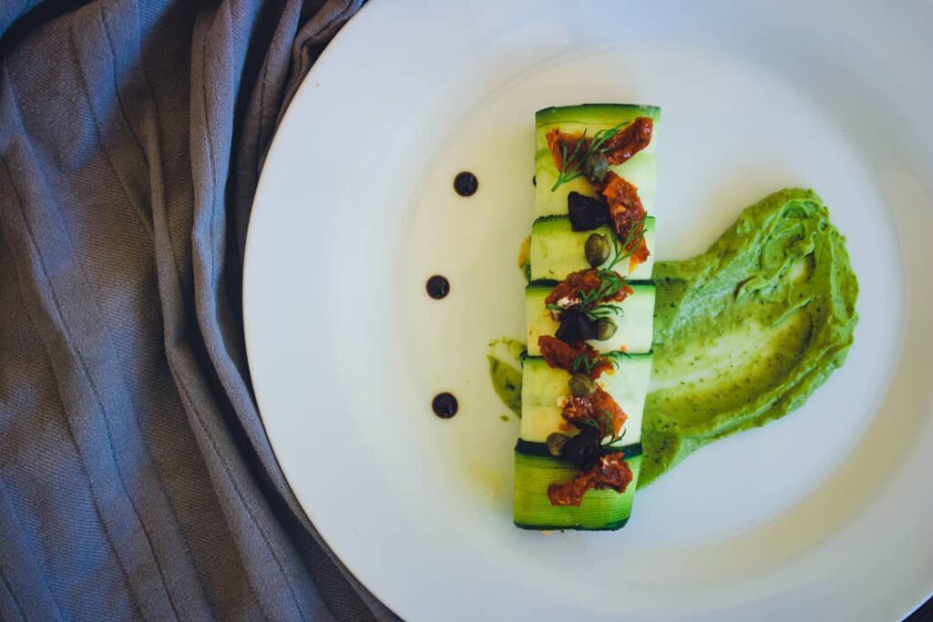 Canneloni de courgettes et sa crème d&rsquo;avocat au basilic