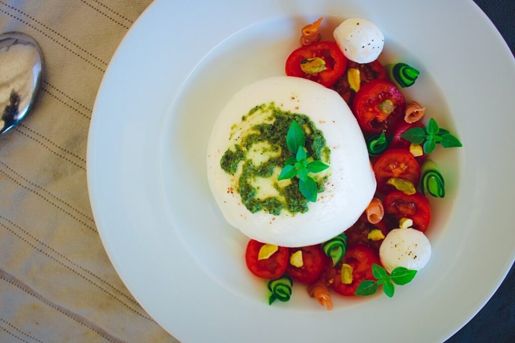 Burrata salad & basilic oil