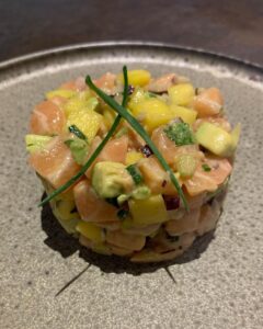 Tartare de saumon avocat et mangue rapide