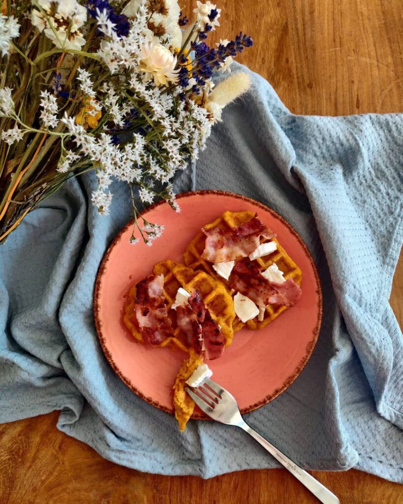 Gaufres de carottes, chèvre et bacon