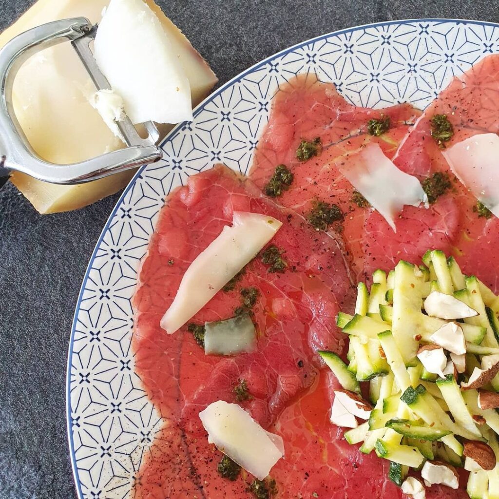 Carpacio – salade de courgettes crues aux amandes – vinaigrette citron