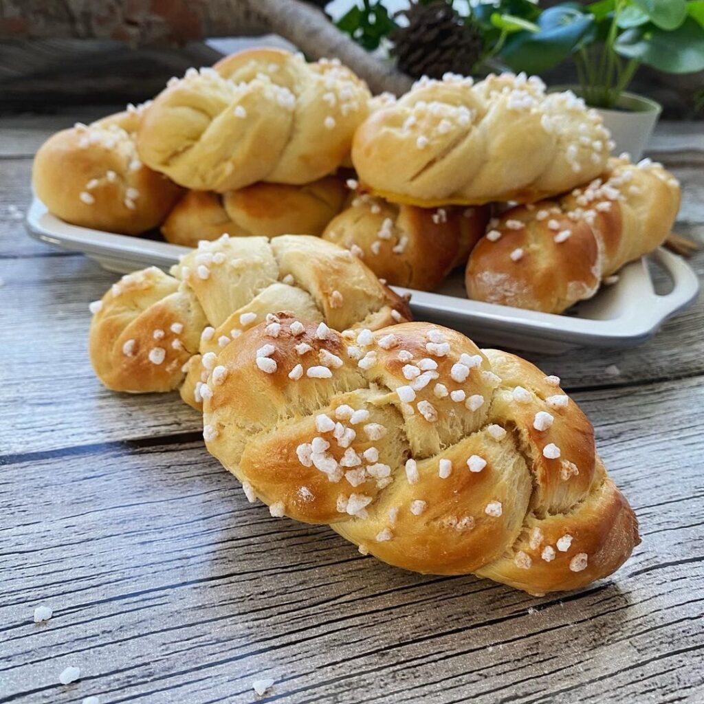 Minies brioches tressées