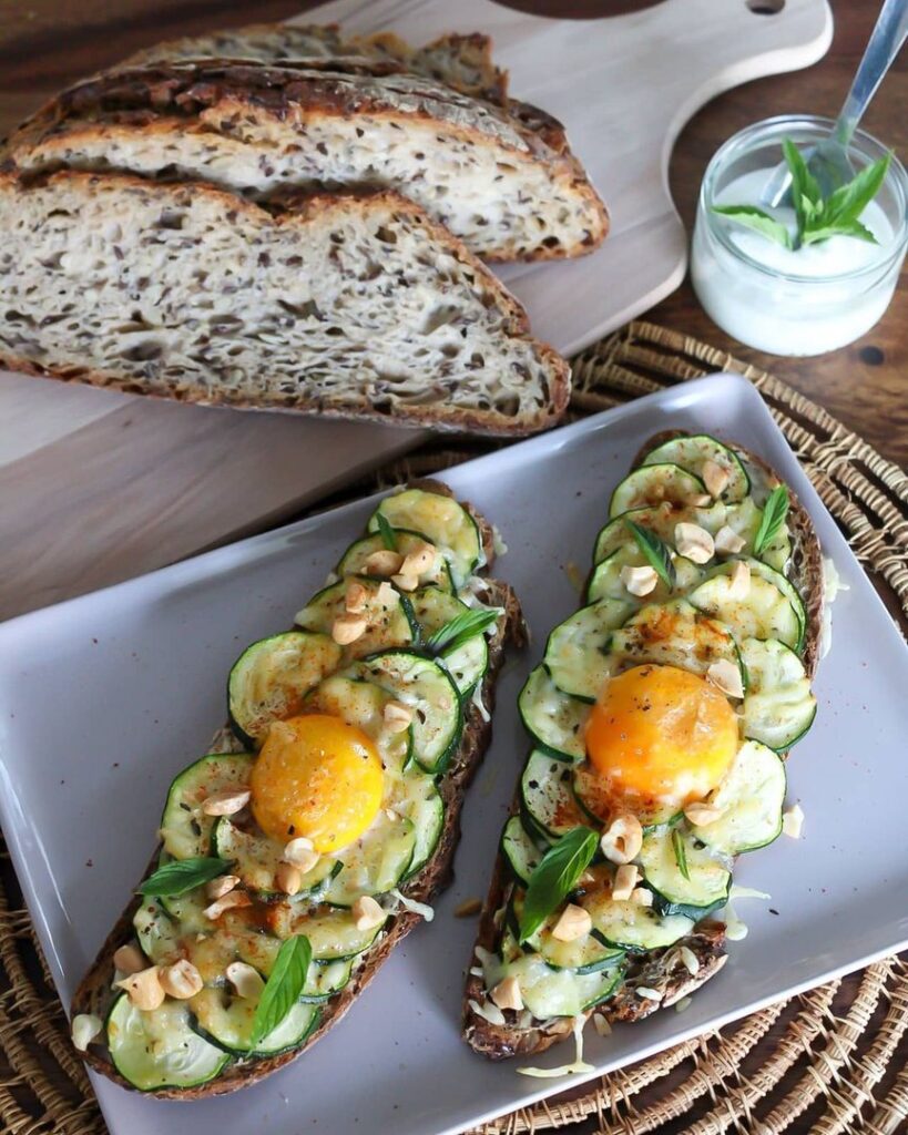 Tartines grillées courgettes et oeuf mi-cuit