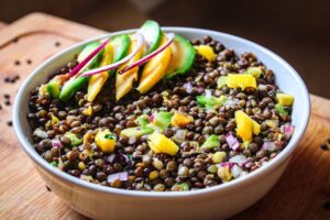 Salade de lentilles, mangue, avocat