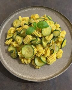 Pâtes aux courgettes et curry