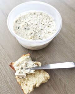 Fromage ail et fines herbes type boursin
