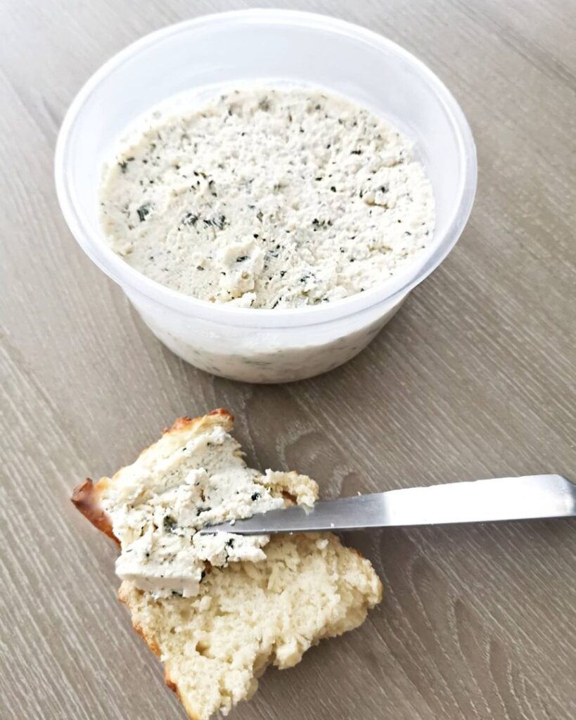 Fromage ail et fines herbes type boursin