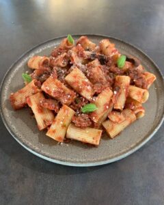 Pâtes à la bolognaise et champignons