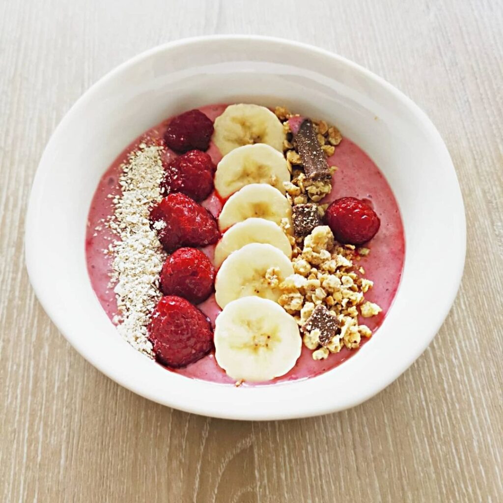 Smoothie bowl banane framboise