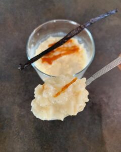 Riz au lait à la vanille et caramel croquant