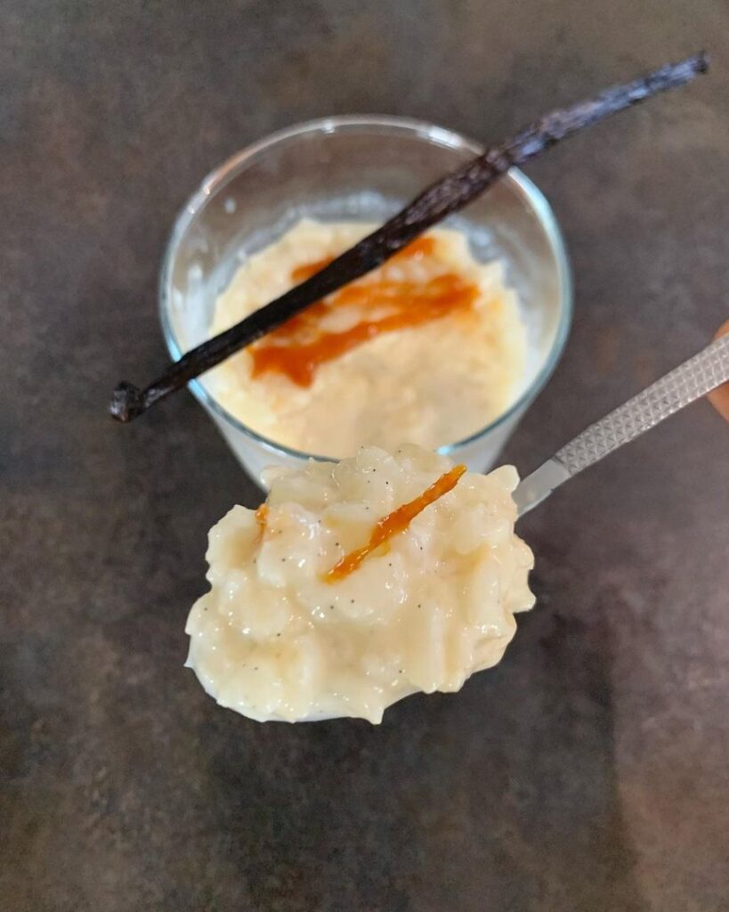 Riz au lait à la vanille et caramel croquant