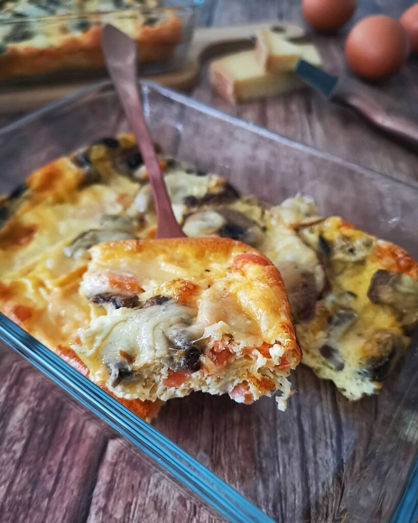 Omelette au four au saumon fumé et champignons