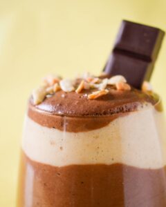 Mousses vegan au beurre de cacahuète
