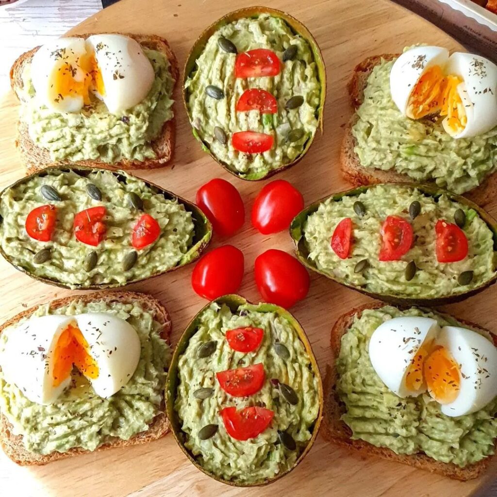 Avocats farcis & toasts avocats au thon