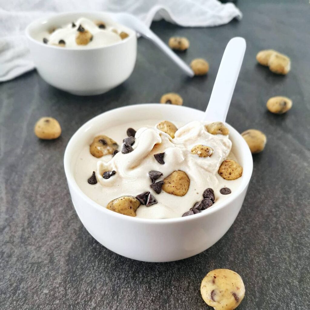 Glace vanille cookie dough