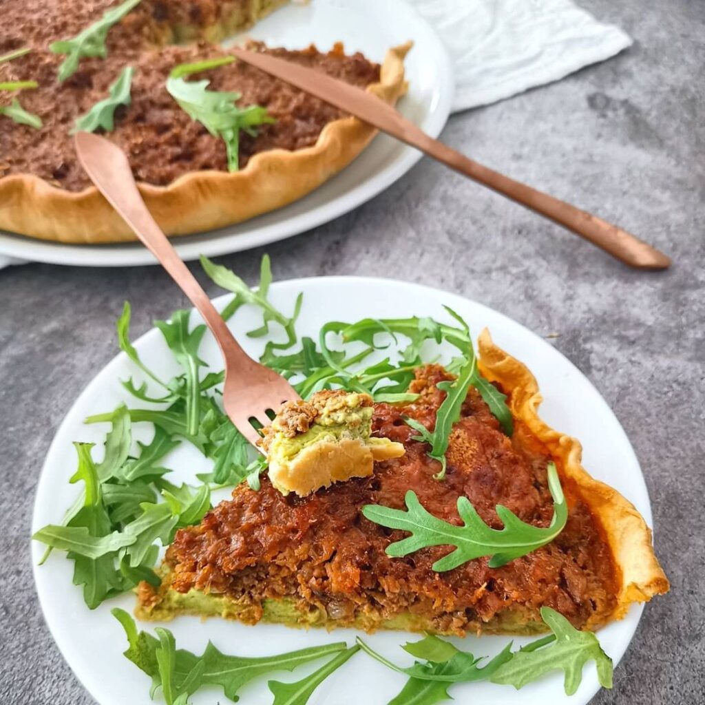 Tarte mexicaine guacamole, bœuf et oignons rouges